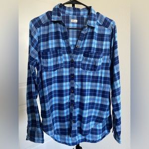 HOLLISTER Blue and pink fitted flannel. Size small. Soft material.